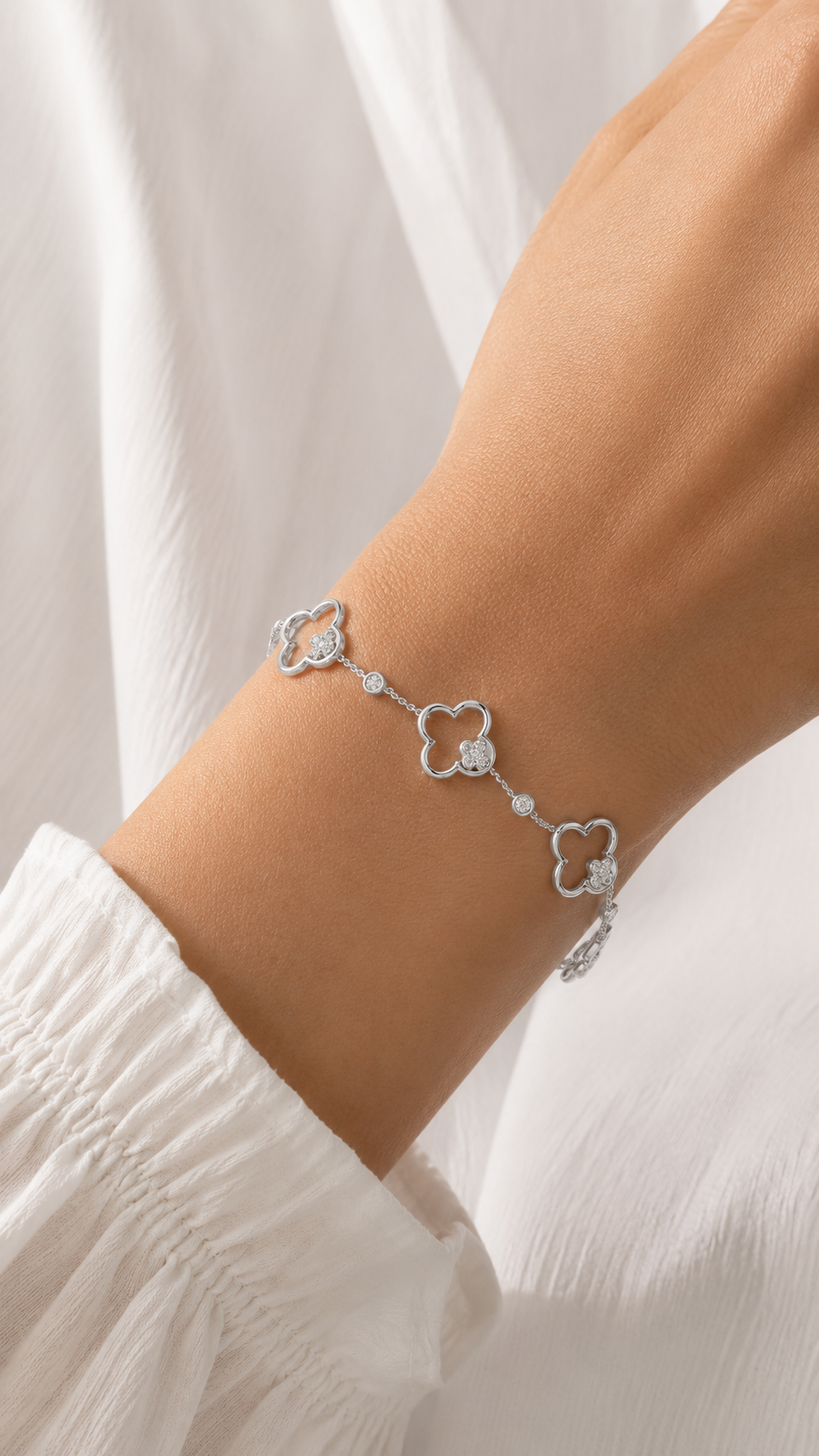 The Clover Bracelet — White Gold